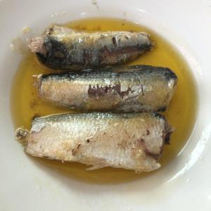 Boite de Sardines a vendre - conserve semi conserve nous sommes une compagnie chinoise qui vend du poisson et des boites de conserves(boite de sardines a l'huile vegetale 125 g et des boites de sardines a la sauce tomate 425g et 155 g).