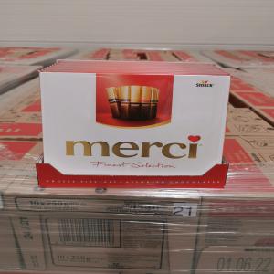 Chocolats Merci 250g - produits sucrés nous vous proposons chocolats merci 250g--nous sommes une entreprise polonaise qui vend des bonbons et des boissons dans toute l'europe. nous avons notre propre entrepôt à varsovie,  ainsi que la possibilité de livrer des marchandises partout en france et en europe.--produits pour