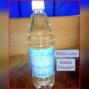 White LABEL , en mode promo - boisson alcoolisée *white label,  faisons désormais une place à la table au vrai sodabi made in bénin à l'instar des autres liqueurs.  telle est mon objectif quand je lance la marque white label.  white label,  c'est du sodabi daaagbé original tchékéé. du vrai ap&e