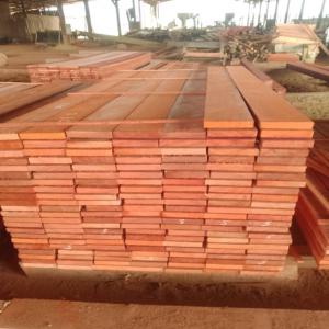 Sawn timber  / Logs /  square - other avec un catalogue bien garni de fournisseurs opérant dans l’exploitation du bois au gabon,  nous vous offrons plusieurs variétés de bois avec possibilité de choisir entre les options les plus économiques et les plus qualitatives.