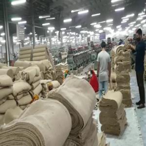 Fournisseur de sacs et fil de jute cherche client - conditionnement comme vous devez le savoir,  le bangladesh est le premier exportateur mondial de sac et fil de jute.--nous travaillons avec le plus grand producteur de sacs et fils de jute du bangladesh qui produit plus de 200 tonnes de sacs de jute par jour. nous sommes le contact qu'il vous faut pour vos besoins e