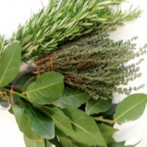 vente des herbes  - épices aromates bonjour on dispose des plantes aromatiques- romarin (50g), laurier(10g), thym(50g), .pour plus d'information merci de nous contacter sur whatsap ou par e-mail.