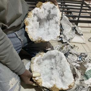 STOCK DE GEODES  - stone rock we are a company located in morocco  suppliers of moroccan geodes (locality - sidi rahal ) and we are looking for wholesalers or serious buyers to work together please if you are interested contact me 