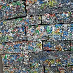 Cannettes en aluminium recyclées  - métaux étant spécialités du recyclage ,  nous sommes capables de fournir des cannettes en aluminium avec une pureté de 99%.