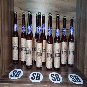 Bière artisanale  - boisson alcoolisée nous sommes producteurs de bière artisanale nommé cn beer --33 cl la bouteille--matière première malt d'orge--et nous cherchons des partenaires ou plus précisément des clients qui veulent bien prendre nos produits en gros--possibilité d'envoyer dans t