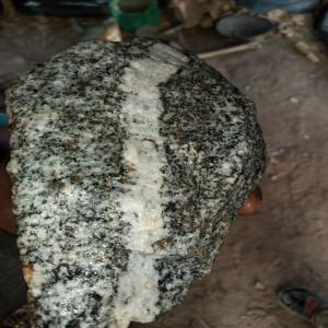 Exploitation Mine d'or a bougouni (mali) - métaux je souhaiterais etre mis en contact avec des gens susceptiblement intéressés d'investir dans le secteur minier. disposant d'un permis d'exploitation pour une parcelle de 166 km2 dans la zone de bougouni (mali). toutes personnes pouvant me diriger vers des contacts sûrs et s&eacut