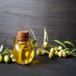 Huile d'argan bio  - huiles nous sommes une coopérative marocaine qui exporte de l'huile d'argan (comestible et alimentaire) certifiée bio partout en europe. 