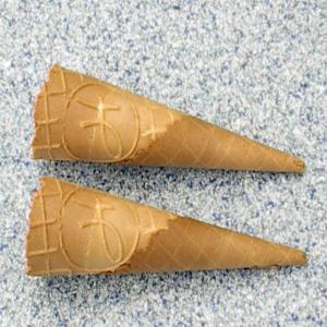 Cornets à glace - produits sucrés nous sommes à la recherce des revendeurs  pour la vente de nos cornets à glace,  des galettes et des éventailles.--nous les produisons en plusieurs dimensions ..