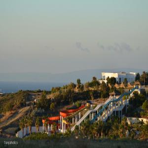 Terrain 13 hectares a Tanger - Investissement capitaux terrain  de 13 hectares dans une zone stratégique et touriatique à tanger a mnar park avec un prix très attractif pour les investisseurs. il est situé dans une zone en grand développement et avec des grands projets touristiques. si vous etes intéressé