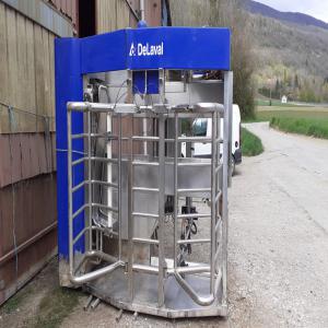 vend robot de traite  - matériels machines vend robot de traite delaval année 2011 en très bonne état de marche avec 75 colliers écran tactile du robot neuf dernière version sur l'ordinateur comme sur le robot  pompe a vide , porte intelligente,  possibilité de faire une demande de subvention ,   pour u