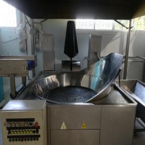 gamme complète de frites et pommes de terre surge - matériels machines à vendre,  opportunité,  très bon prix.--ligne de frites complètement complète,  en 5 heures 1400 kilos sont frits--    la friteuse fait 500 litres.--    la ligne de friture se compose de--    friteuse d'environ 500 litres--    décanteur d'huile en acier inoxyd