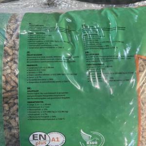 GRANULE DE BOIS EN PLUS-A1 en sac de 15kg - autres pellet de bois premium en sac de 15 kg--certification enplus a1 et a2--paramètres techniques--diamètre 6 mm--pouvoir calorifique min. 17 mj/kg--teneur en cendres max. 0, 7 %--teneur en humidité max. 10 %--résistance mécanique min. 98%--langues---fr---pl---it---gb---