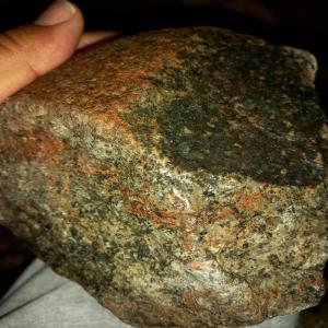 Meteorites - pierre roche salut--je suis un fournisseur de meteorites. j ai plus de 150 kg  de types lunaire pallassites , semi pierre semi fer ...--intéressé,  contactez moi 