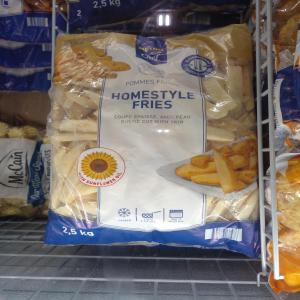 DESTOCKAGE Frites congeler - autres bonjour----nous avons en stock en entrepot frigorifique,  plus de 10 tonnes de frites congeler steack house 9/18mm en paquet de 2.5kilo,  de marque metro chef,  dluo - 2024 , prix chez metro plus de 5.5e le paquet,  prix en destockage 2.47e le paquet départ 59,  soit 990e la tonne livraison partout