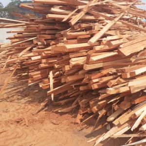 Rebuts de bois - bois charbon fibre en contacts avec des entreprises forestières et des scieries principalement situées à l'est du cameroun,  nous pouvons vous fournir environs 3 ou 4 containers de rebuts de bois et d'autres dérivés chaque mois selon vos besoin.----nous restons à votre disposit