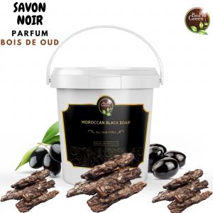 SAVON NOIR PARFUM BOIS DE OUD - publicité-nouveaux produits le parfum bois de oud possède une complexité,  une richesse et une envoutante odeur. la qualité boisée profonde et résineuse est la principale caractéristique du bois de oud. cette odeur évoque la richesse des forets,  la complexité des essences 