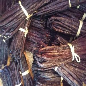  Vanille de Madagascar - épices aromates nous sommes producteurs et commerçants de la vanille de sambava madagascar. -- nous recherchons des partenaires et/ou clients de nos produits en dehors de madagascar.  nous avons toutes les variétés（bourbon,  tahiti et pompona）et qualités（tk noir , gour