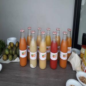 Jus naturel à base de fruits - jus concentré sirop jus naturels pressés a partir des fruits tropicaux,  sans  aditifs ni sucre.--nous disposons trois types de bouteilles----bouteille en cassable de 25cl;---bouteille en cassable de 1l;---bouteille en plastic de 5l