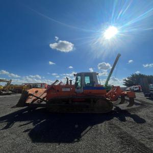 Bulldozer fiat hitachi fd 175 ripper 3 dents  - matériels machines bonjour----disponible à la vente----type- bulldozer bull trax --marque- fiat hitachi --modele- fd 175--annee- 1996--heure- 1800 !!! certifier original --moteur 6 cylindres --ripper 2 verin / 3 dents --lame tilt--poids 22 tonnes ------machine entierement orgine ----prete à travailler---