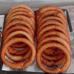 SEL ROTI - patisserie le sel roti (népalais ,  inde) est une pâte frite sucrée traditionnelle népalaise en forme d'anneau à base de farine de riz. il est principalement préparé lors des dashain et tihar,  des fetes hindoues largement célébrées au né