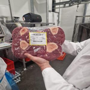 Viandes Halal sans électronarcose  - viandes et oeufs bonjour,  nous exportons à partir de la pologne vers toute l'europe,  le moyen-orient et l'afrique du nord tout type de viande et volaille halal certifié ou non sans électronarcose.----nous avons nos propres sacrificateurs sur place qui se chargent de chaque bete et/ ou volaille u