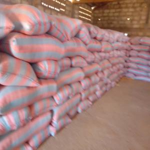 Cherche acheteur de sesame blanc - céréales nous avons 90 tonnes de sésame  blanc a lome a un prix de 1150 cfa le kg--les interesses peuvent me contacter directement. 