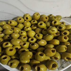 Je cherche un Client qui peut import les olives - conserve semi conserve mon entreprise produit touts qualités d'olives dénoyautees,  olives au piment vert et rouge,  au maïs , olives grillé etc. je veux un client qui import c'est produit et mieurs quality 