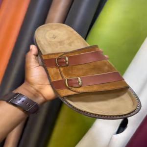 Vente en gros de sandales en véritable cuir - autres recherche des clients grossistes en europe et en afrique pour la distribution de chaussures sandales pour homme et femme. nous avons plusieurs dizaines de modèles très bien fait et en véritable cuir pouvant concurrencer les grandes marques. --on pourra aussi mettre votre propre 