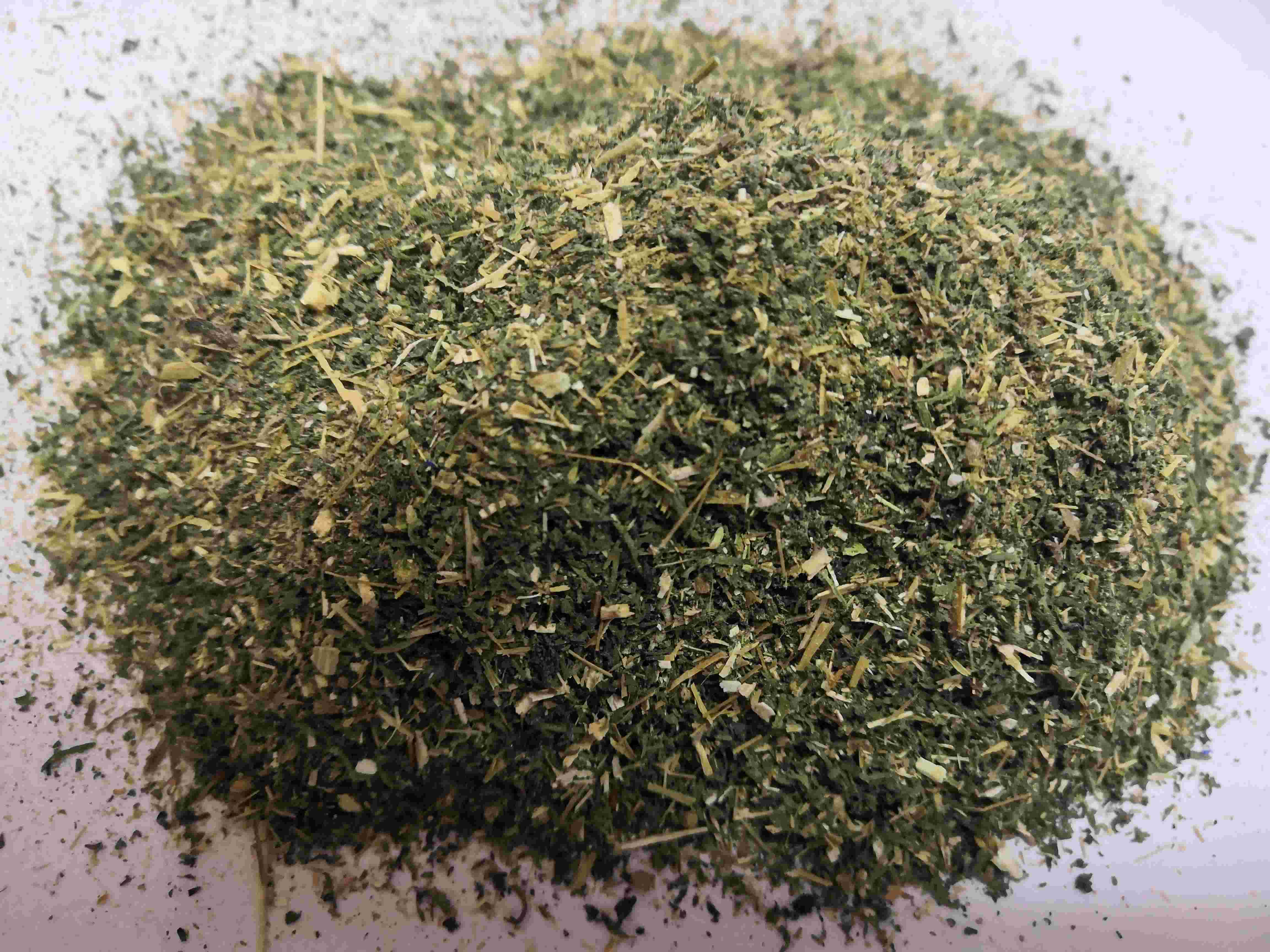 Offre pour TISANE ARTEMISIA (Zéro Palu) - hygiene entretien disposons de grande quantité de tisane d'atemisia (annua et afra) 1er choix - cultivée en bio - livrable en vrac mais broyée et tamisée prete à l'emploi. possibilité de commandes en sachets ou en pots de 50 grammes ,  en flacon de 100 gélules.