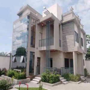 Très Belle Villa à vendre située à Kinshasa 