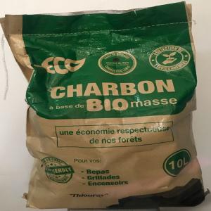 Charbon 100% bio - bois charbon fibre grande production de charbon à base de bio masse pour vos besoins de grillages,  encensoirs etc 100% bio. pour tous besoins merci de nous contacter  pour vos commandes sac de 3 et 10 kilo disponible.                                                                                  