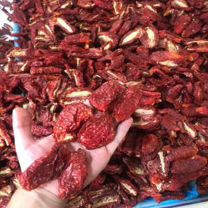 SUNDRIED TOMATOES  - fruits and vegetables available --sun dried tomatoes --cut in halves --in bulk 10 kg cartons or in glass jars --high quality / global gap certification --tunisia 