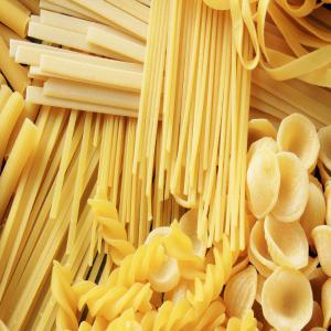 pasta spaghetti , fusili , penne etc - féculents nous sommes un fabricant de spaghettis en libye. nous avons une capacité de production de plus de 2000 tonnes par jour. nous exportons régulièrement dans le monde entier.--n'hésitez pas à nous contacter pour toutes vos demandes concernant tous types de pâtes.