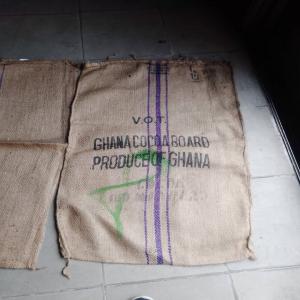 Used Cocoa Jute Bag that fills up a Container - conditionnement request for product---seeking suppliers of used cocoa jute bags to fill a 40ft container. the bags should be in good,  reusable condition,  suitable for agricultural or packaging purposes,  and capable of carrying dry products such as cocoa or grains. we require durable bags made from natural jute fibe