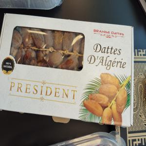 Dattes Deglet Nour  - fruits et légumes société productrice spécialisée commerce international vous présente un nouveau né du sud d'algérie pour le marché mondial des dattes  de haute qualités fraîches directe  de nos cultures au sud d'algérie branchées deg