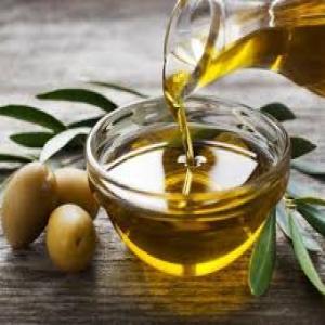  huile d'olive ./ Olive Oil ( Extra virigin)  - olis nous vous proposons une huile d'olive de qualité exceptionnelle en provenance de tunisie,  disponible dans plusieurs formats -----bouteilles en verre de 0, 50l et 1l--bouteilles en verre fumé de 1l et 5l--bouteilles de 5l--profitez de cette huile d'olive 100% pure,  idéale pour vos