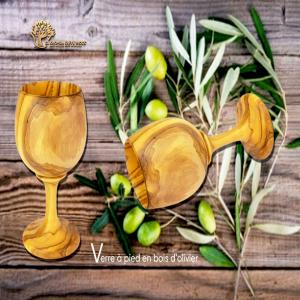 Verre à Pied en Bois d'Olivier - autres un superbe verre à pied en bois d'olivier pour une dégustation raffinée --fabriqué à partir de bois d'olivier 100% naturel.--un verre qui embellira votre table.--faites vos plaisir dés aujourd'huit.--