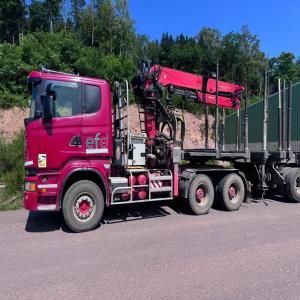 camion grumier forestier - matériels machines scania r620 796000 km équipé grue epsilon 300 année 2018 ,  double télescope ,  remorque friedrich directionnel année 2016 ,  rond a bille changé sur les 3 essieux . bon état camion suivie et entretenu par concessionnaire .