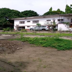 Parcelle de 1900 m² à Macampagne Route Nguma  - mine terrain concession grande parcelle de 1900 mètres carrés à vendre.  au quartier macampagne sur la route route.  référence - l'église saint luc/ dans la ville de kinshasa en république démocratique du congo.  prix - 1.800.000 usd $ négociable.