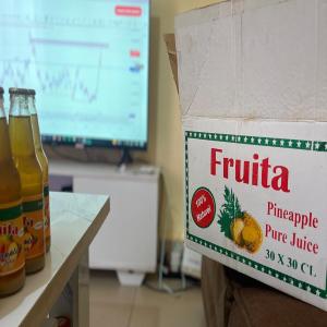 Jus d ananas 100% naturel   Produit au Bénin - boissons non alcolisée   recherche de clients/partenaires pour jus d ananas 100% naturel   produit au bénin    nous sommes une entreprise locale basée au bénin spécialisée dans la production de jus d ananas **100% naturel**,  sans colorants ni produits chimiques,  sous la marque **fruita**