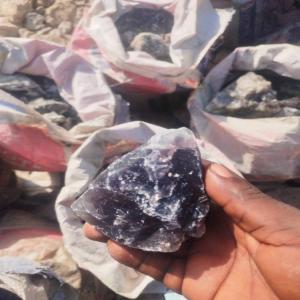 Cherche acheteur de fluorite  - autres bonsoir à tous ,  j ai camions de chargement de fluorite,  80 % à  vendre au nigeria en prix fob de 250 euro la tonne.tres belle couleur à voir sur la photo.