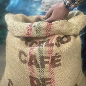 ACHAT CAFE (ARABICA & ROBUSTA) - café cacao thé bonjour--nous recherchons du café robusta et arabica grade 1 et 2 pour nos clients en france. nous recherchons un partenaire sérieux et fiable avec qu'on peut établir un partenariat dans des années a venir pour une livraison mensuelle (à partir de 20 tonnes minimum