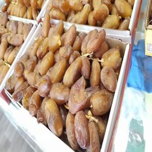 Importateurs Internationaux : Offrez à Votre  - fruits et légumes nous sommes un exportateur tunisien spécialisé dans la fourniture de dattes deglet nour de qualité premium,  reconnues pour leur goût exquis,  leur texture fondante et leur éclat naturel.--  qualité premium   naturelles,  sucrées et fondantes--  diff&eacu